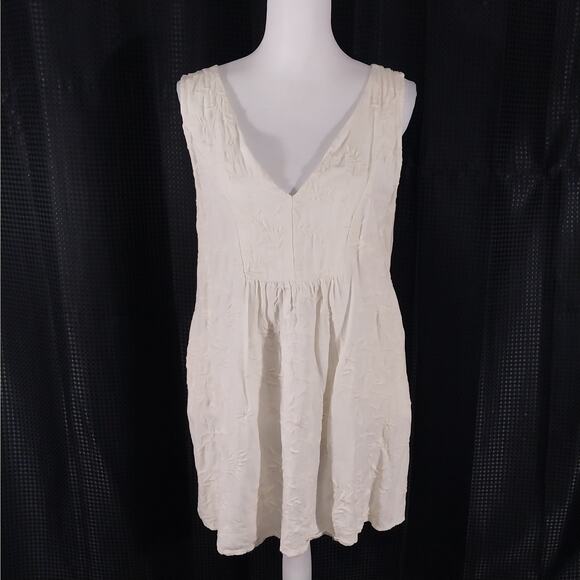 VERSONA! CREAM LINEN BLEND BOTANICAL EMBROIDERED BACK TIE SUN DRESS! SZ L - Picture 2 of 10